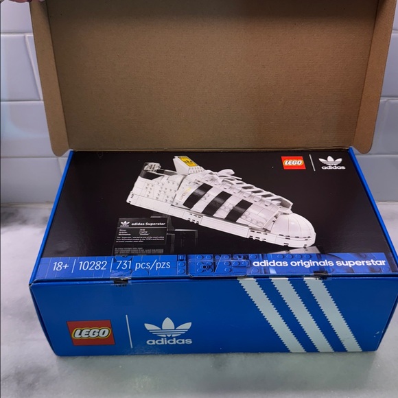 Lego Icons Adidas Superstar Building Set Black and White Retired New Unopened - Picture 5 of 7